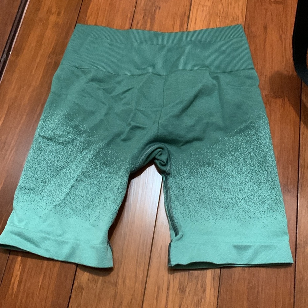 Shorts - Picture 3 of 4